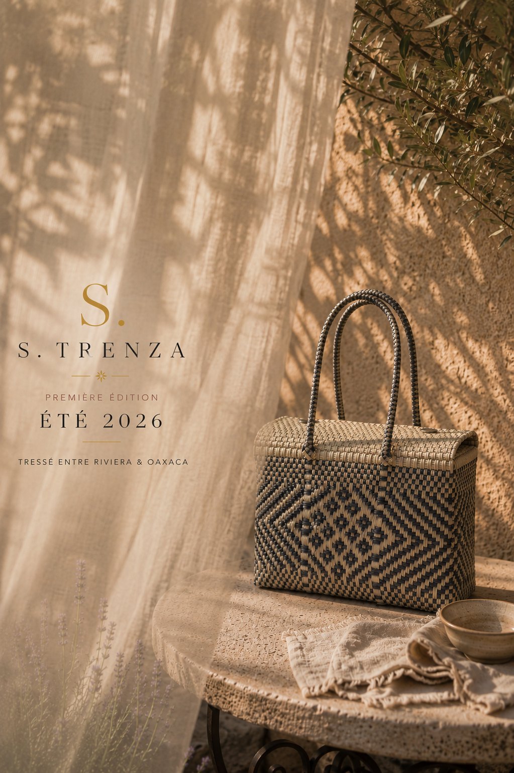 Ambiance Riviera avec sac S. TRENZA partiellement visible